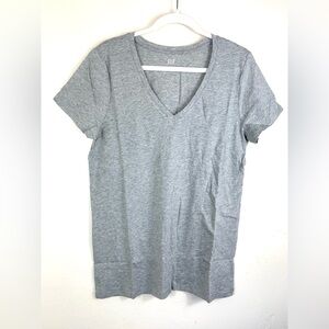 ⭐️ NWT GAP V-Neck Women’s short sleeve tee